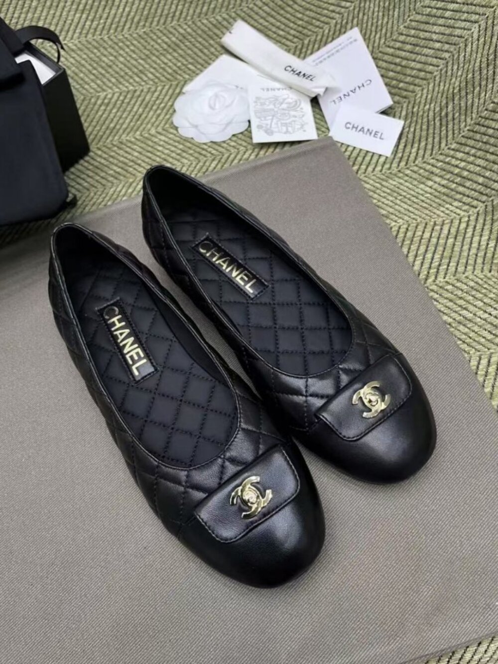 CHANEL Black Quilted Gold CC Turn‑lock Round‑Toe Ballet Flats